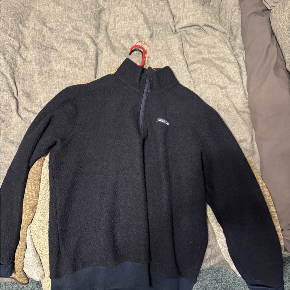 Patagonia sweater men’s large lightly used